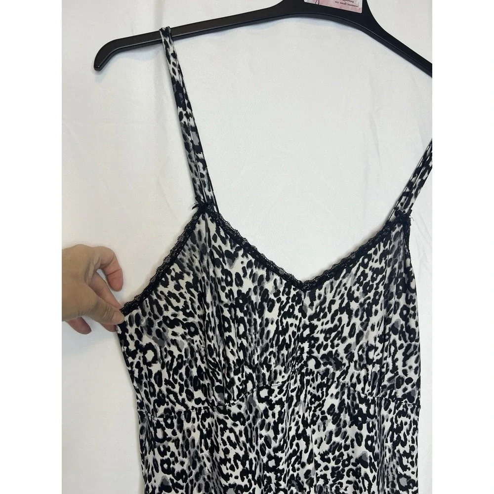 Delta Burke Women's‎ Size 1X Black & White Animal Print Babydoll Gown and Robe